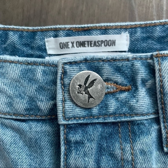 One Teaspoon 2020 MIni Denim Skirt Blue Hart 28 - Picture 11 of 12